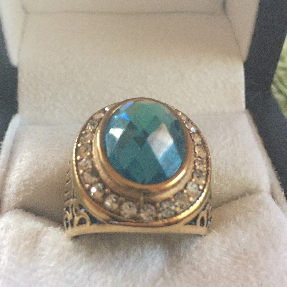 Ring , this is a beauty!!!